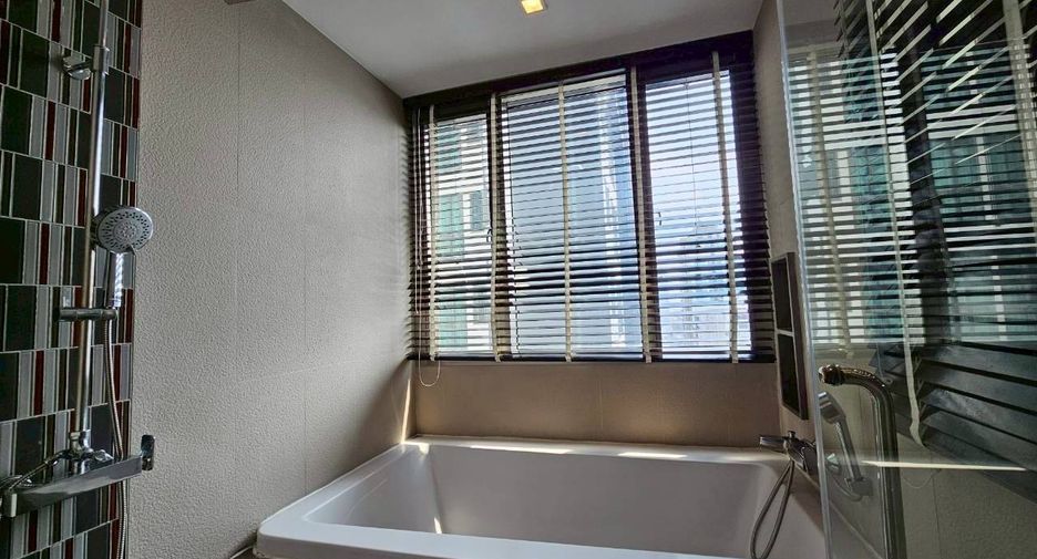 For rent 3 bedrooms condo in Watthana, Bangkok