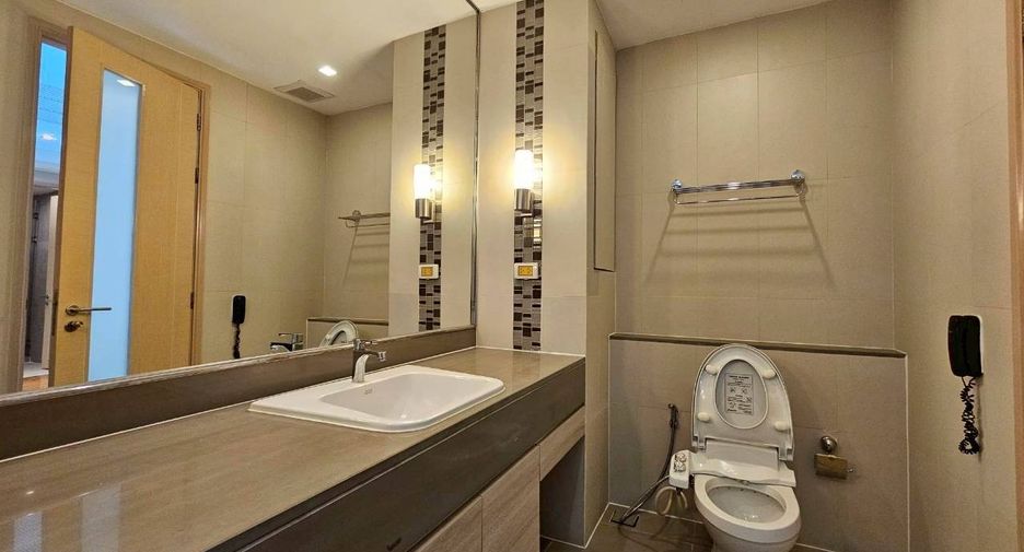 For rent 3 bedrooms condo in Watthana, Bangkok