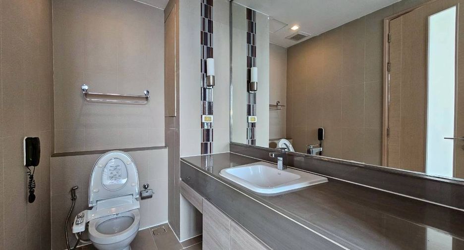 For rent 3 bedrooms condo in Watthana, Bangkok