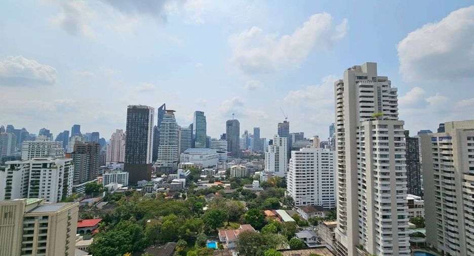 For rent 3 bedrooms condo in Watthana, Bangkok