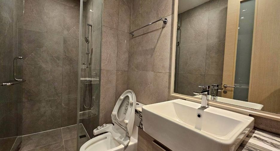 For rent 3 bedrooms condo in Watthana, Bangkok