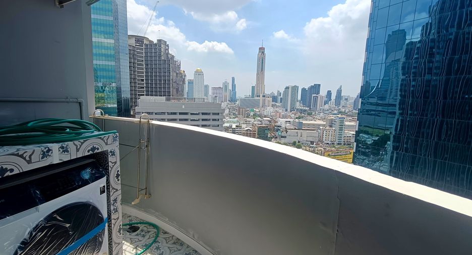 For rent 2 bedrooms condo in Watthana, Bangkok