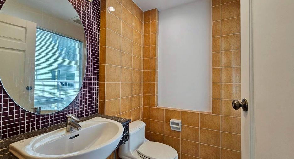For rent 3 ベッドルーム condo in Khlong Toei, Bangkok