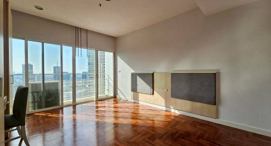 For rent 3 ベッドルーム condo in Khlong Toei, Bangkok