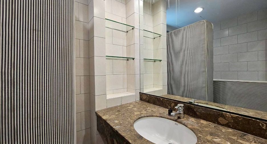 For rent 3 ベッドルーム condo in Khlong Toei, Bangkok