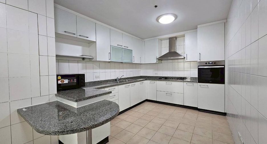 For rent 3 ベッドルーム condo in Khlong Toei, Bangkok