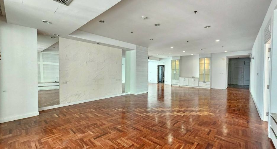 For rent 3 ベッドルーム condo in Khlong Toei, Bangkok