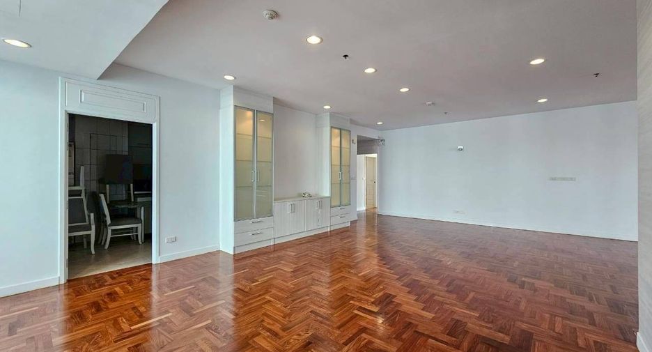 For rent 3 ベッドルーム condo in Khlong Toei, Bangkok
