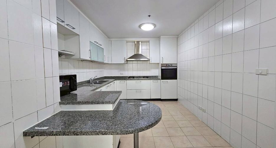 For rent 3 ベッドルーム condo in Khlong Toei, Bangkok