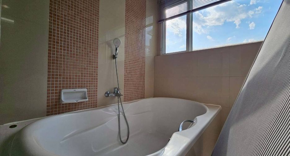For rent 3 ベッドルーム condo in Khlong Toei, Bangkok