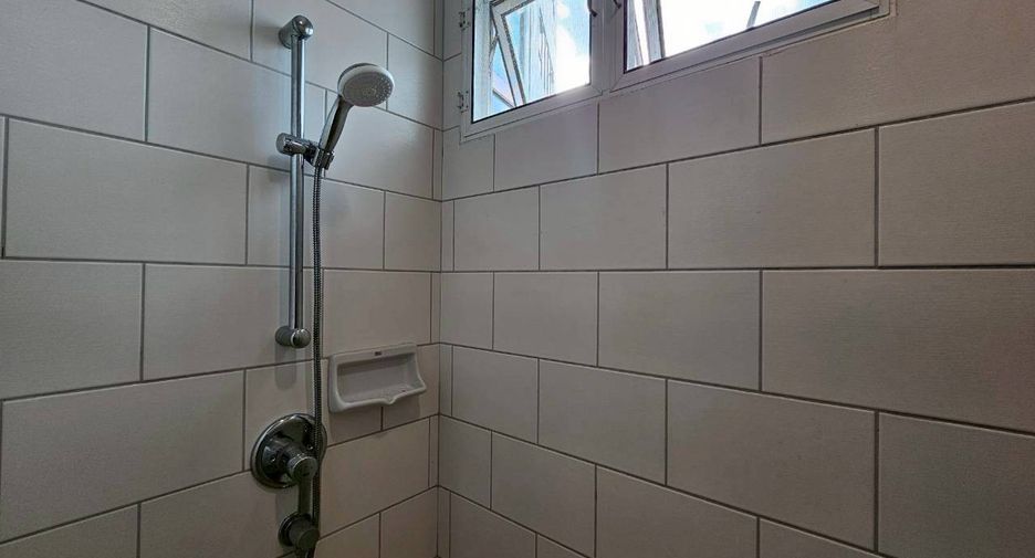 For rent 3 ベッドルーム condo in Khlong Toei, Bangkok