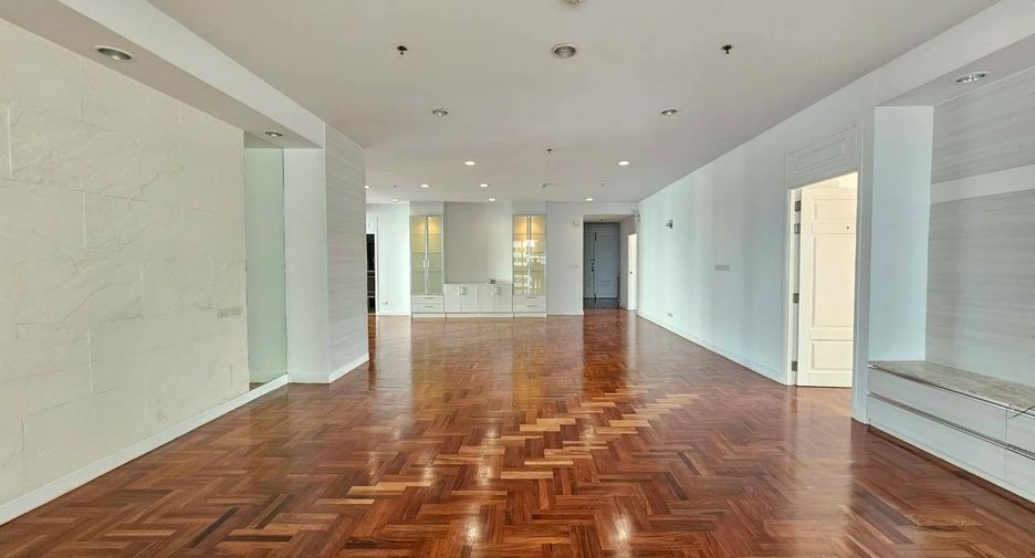 For rent 3 ベッドルーム condo in Khlong Toei, Bangkok
