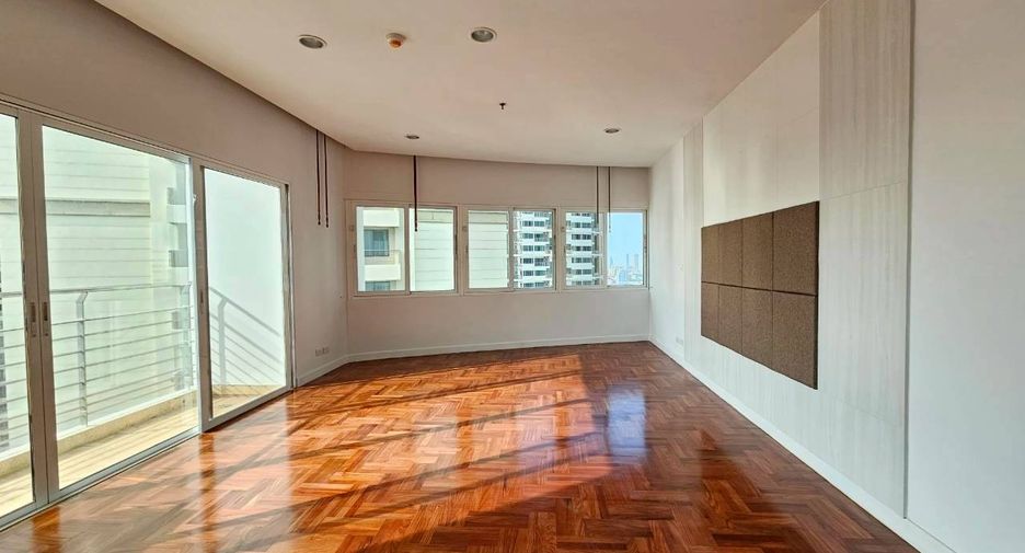 For rent 3 ベッドルーム condo in Khlong Toei, Bangkok