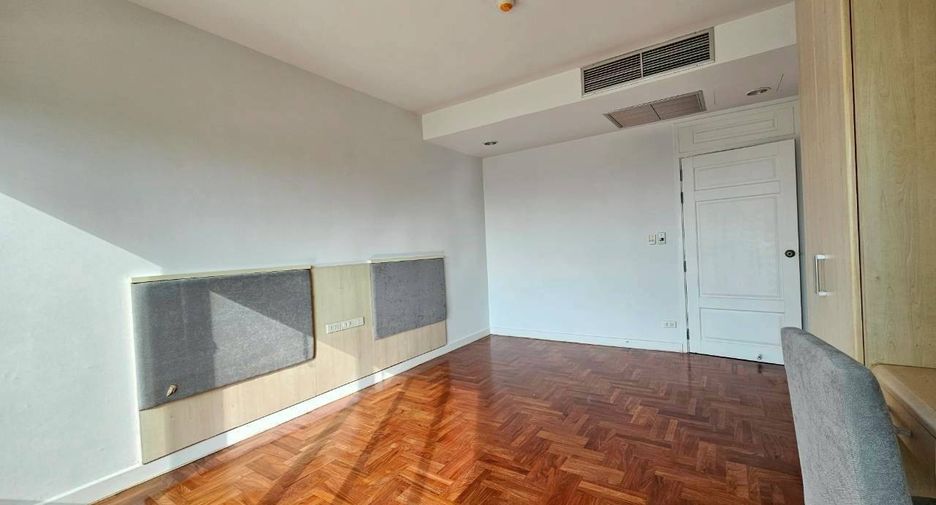 For rent 3 ベッドルーム condo in Khlong Toei, Bangkok