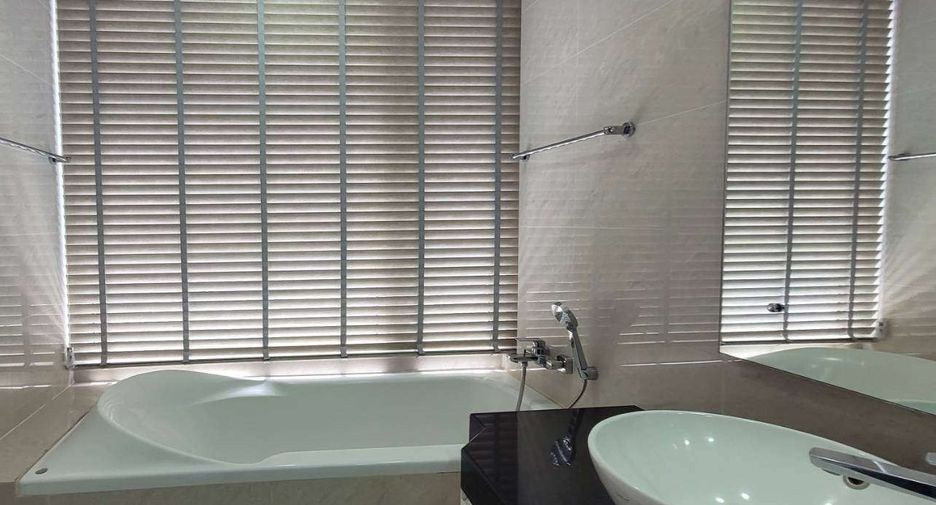 For rent 3 bedrooms condo in Khlong Toei, Bangkok