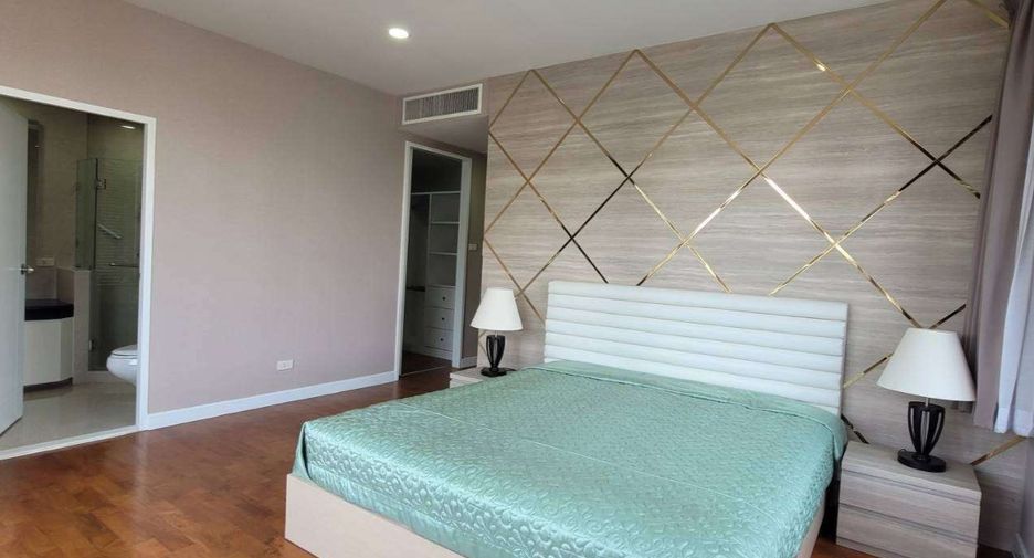 For rent 3 bedrooms condo in Khlong Toei, Bangkok