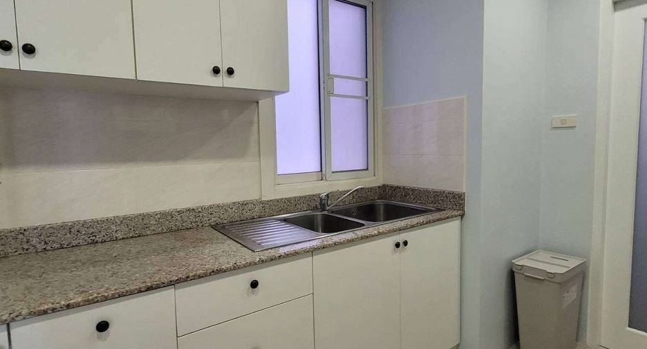 For rent 3 bedrooms condo in Khlong Toei, Bangkok