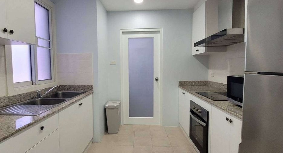 For rent 3 bedrooms condo in Khlong Toei, Bangkok