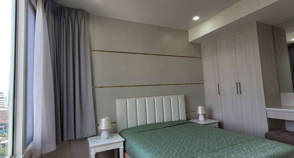 For rent 3 bedrooms condo in Khlong Toei, Bangkok