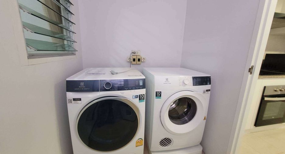 For rent 3 bedrooms condo in Khlong Toei, Bangkok