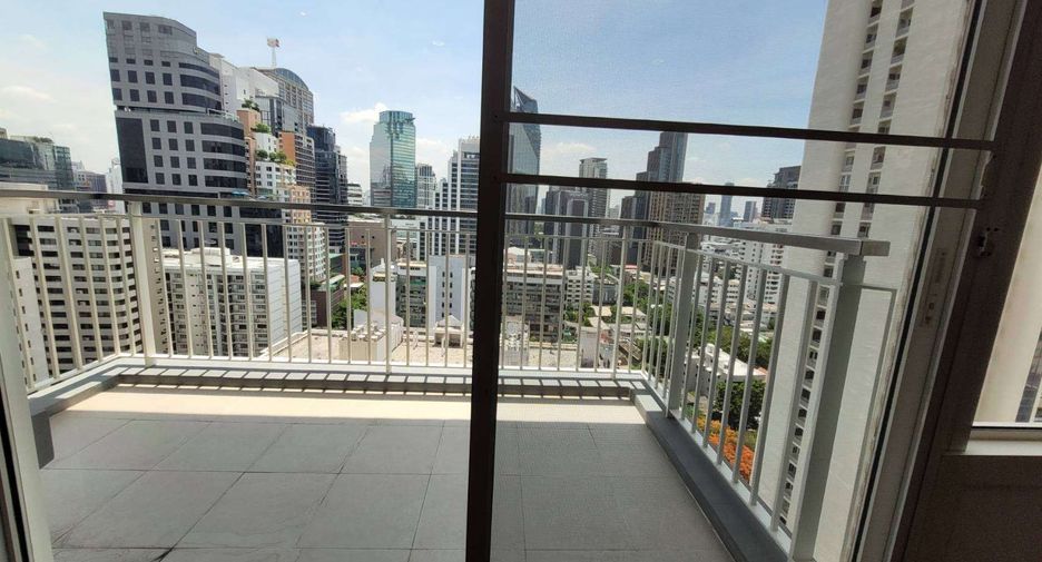 For rent 3 bedrooms condo in Khlong Toei, Bangkok