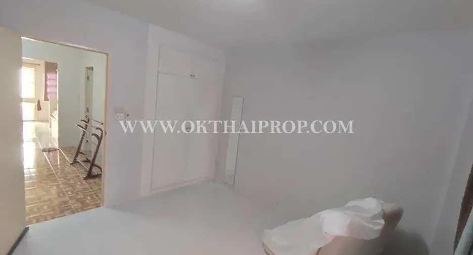 Casa adosada en venta de 2 habitaciones en Bang Yai, Nonthaburi