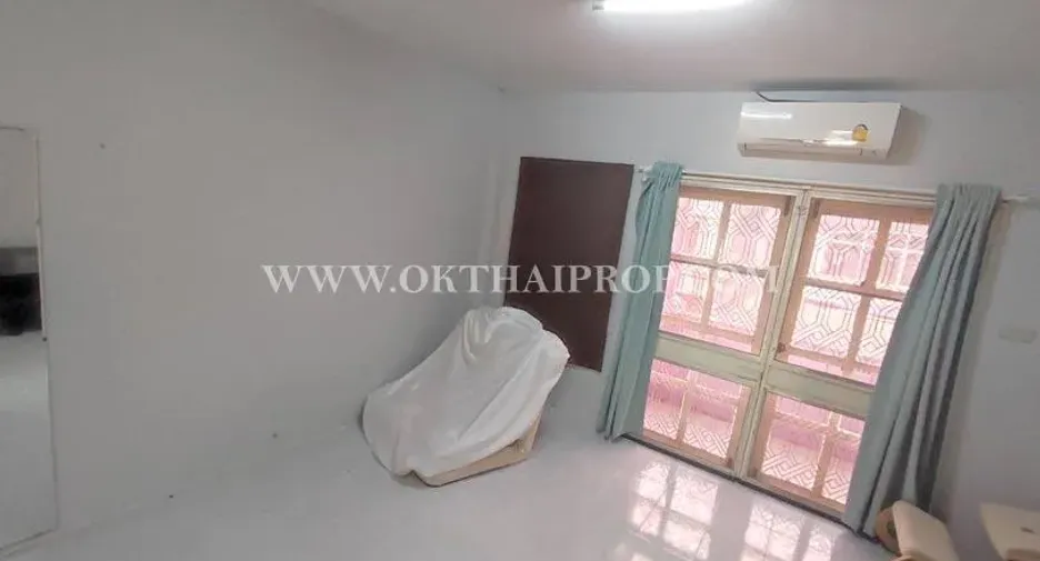 Casa adosada en venta de 2 habitaciones en Bang Yai, Nonthaburi