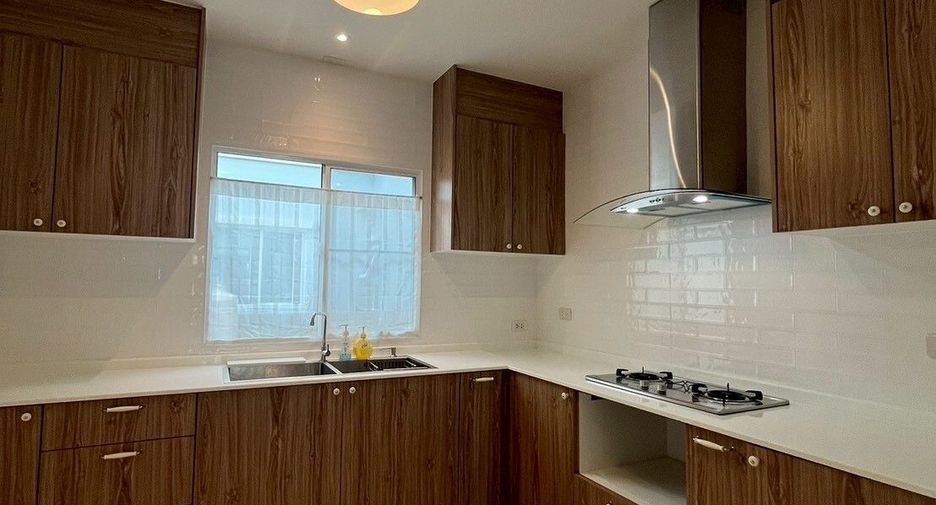 For rent 3 bedrooms house in Suan Luang, Bangkok