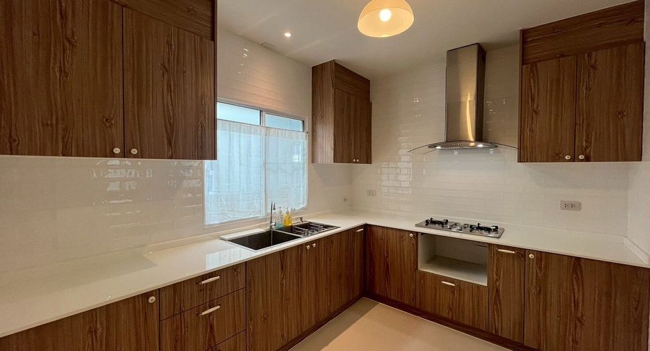 For rent 3 bedrooms house in Suan Luang, Bangkok