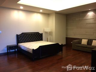 For rent 3 bedrooms condo in Yan Nawa, Bangkok