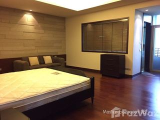 For rent 3 bedrooms condo in Yan Nawa, Bangkok