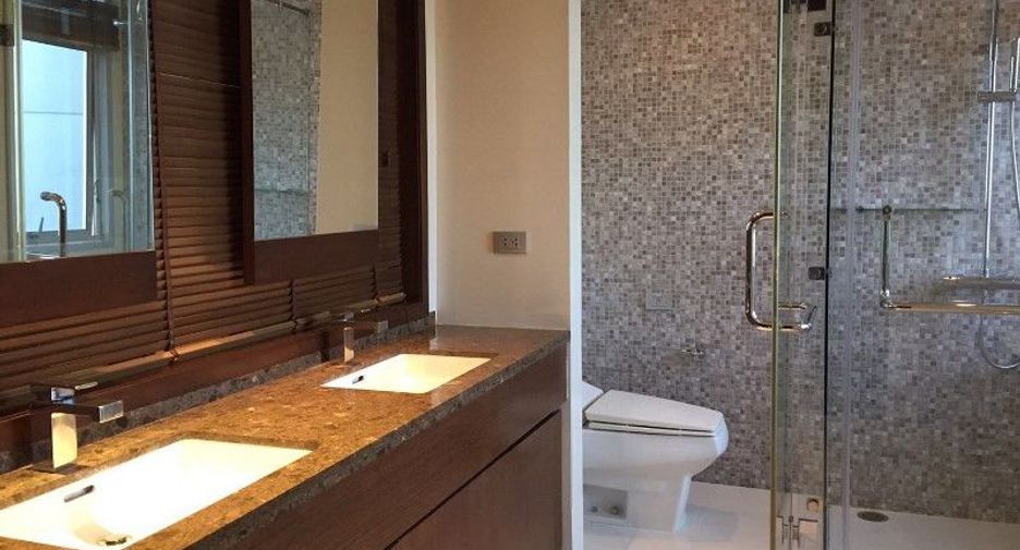 For rent 3 bedrooms condo in Yan Nawa, Bangkok