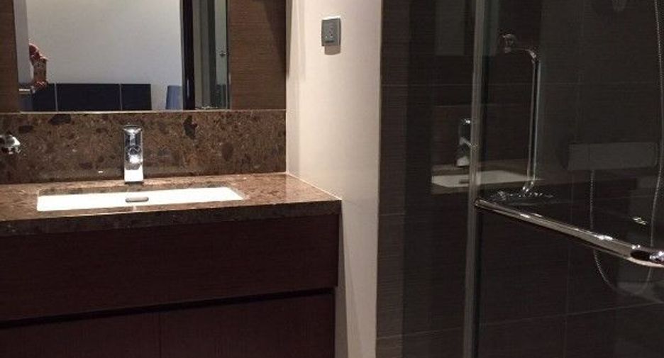 For rent 3 bedrooms condo in Yan Nawa, Bangkok