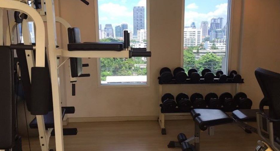 For rent 3 bedrooms condo in Yan Nawa, Bangkok