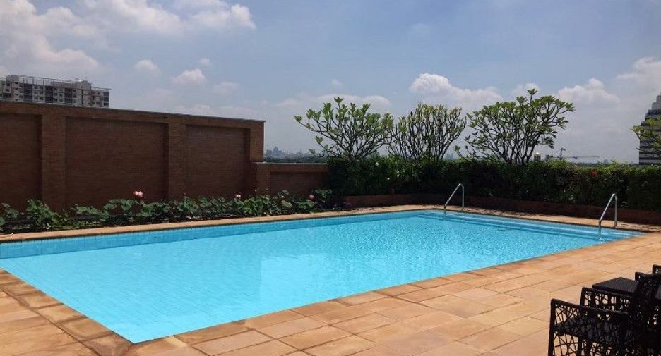 For rent 3 bedrooms condo in Yan Nawa, Bangkok