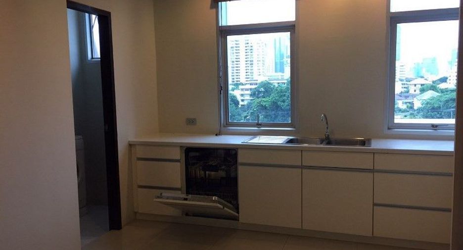 For rent 3 bedrooms condo in Yan Nawa, Bangkok