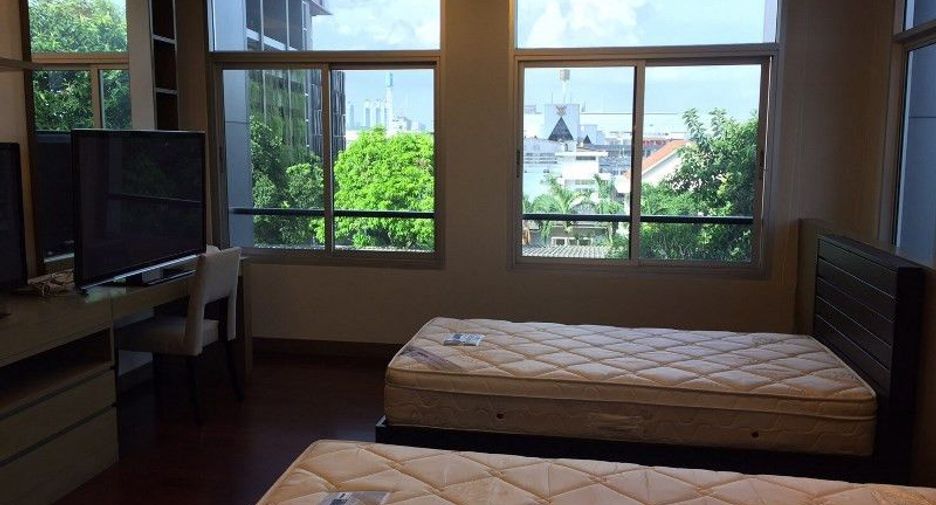 For rent 3 bedrooms condo in Yan Nawa, Bangkok