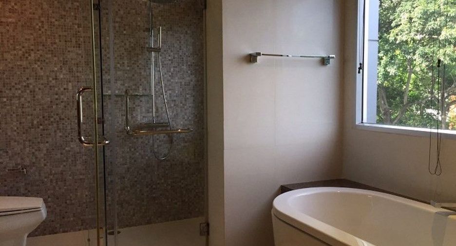 For rent 3 bedrooms condo in Yan Nawa, Bangkok