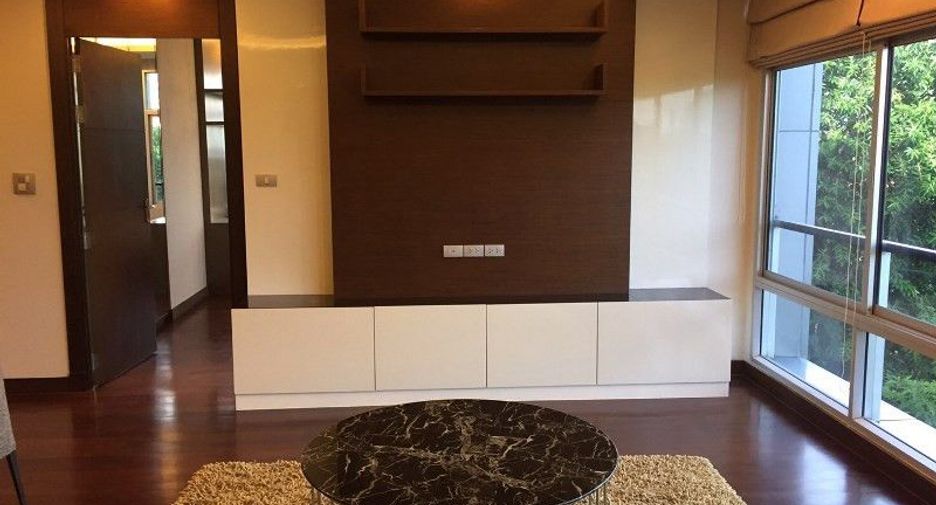 For rent 3 bedrooms condo in Yan Nawa, Bangkok