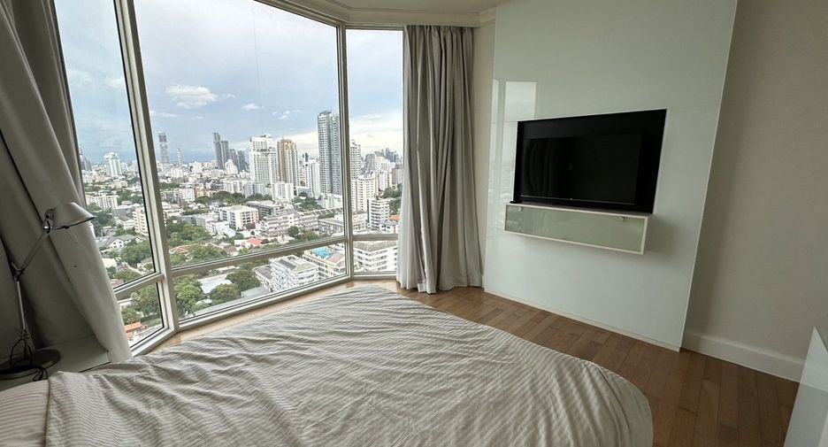 For rent 2 bedrooms condo in Watthana, Bangkok