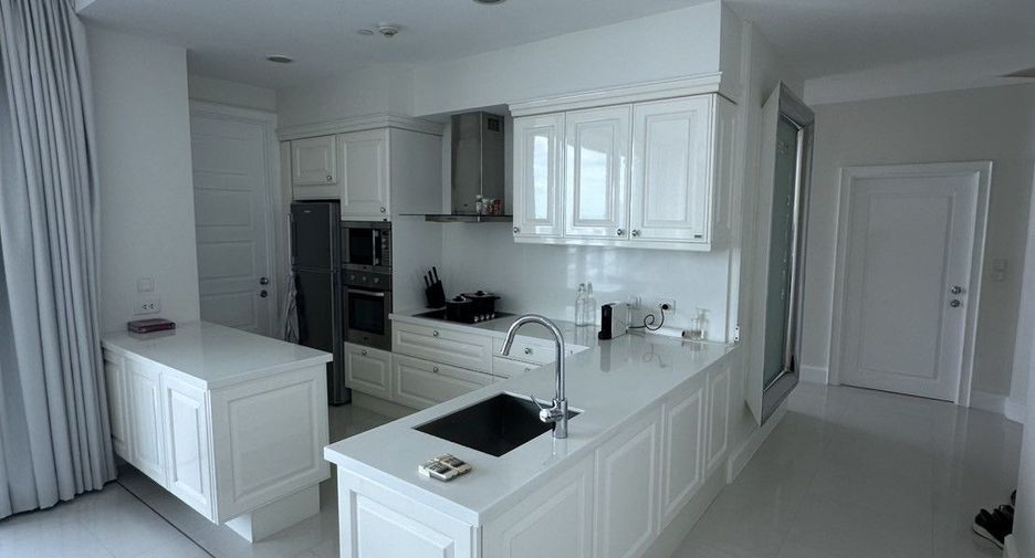 For rent 2 bedrooms condo in Watthana, Bangkok