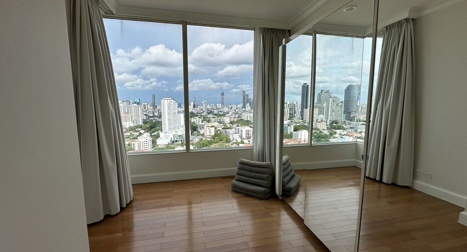 For rent 2 bedrooms condo in Watthana, Bangkok