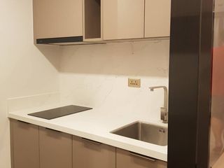 For sale and for rent 1 bed condo in Huai Khwang, Bangkok