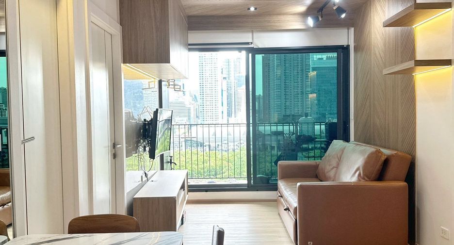 For sale 2 bedrooms condo in Huai Khwang, Bangkok