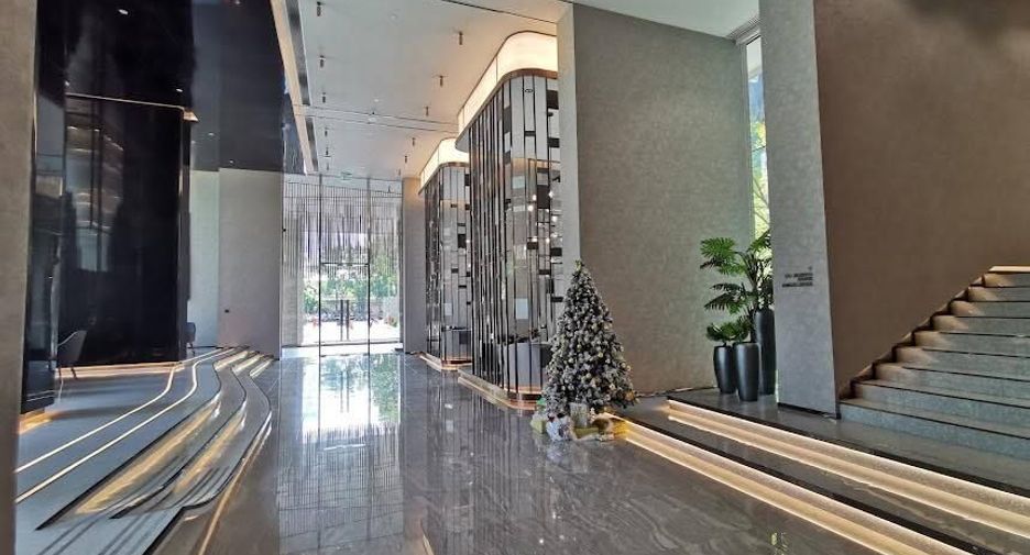 For sale 2 bedrooms condo in Huai Khwang, Bangkok