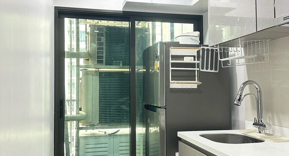 For sale 2 bedrooms condo in Huai Khwang, Bangkok