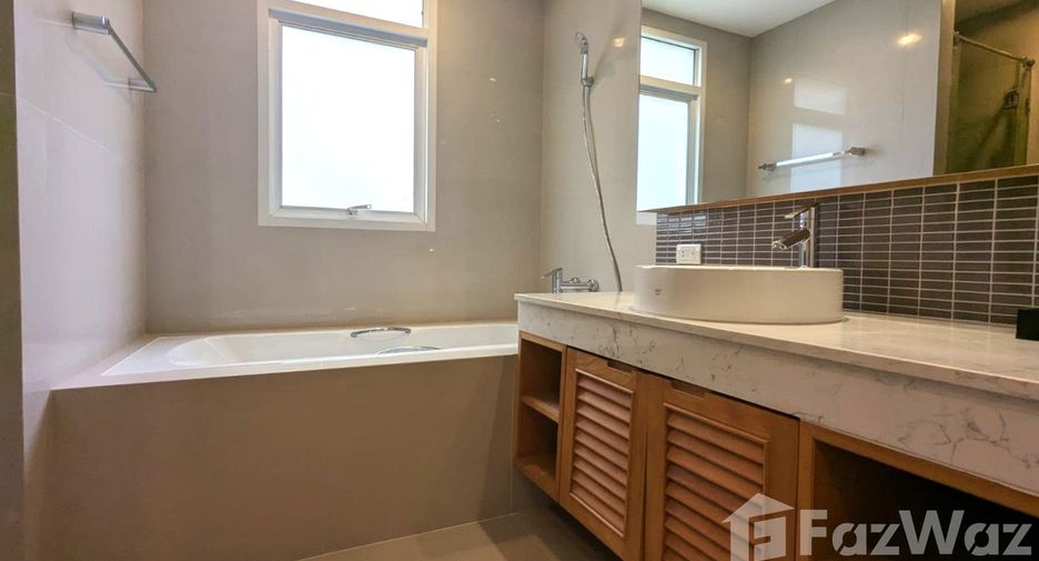 For rent 2 bedrooms condo in Watthana, Bangkok