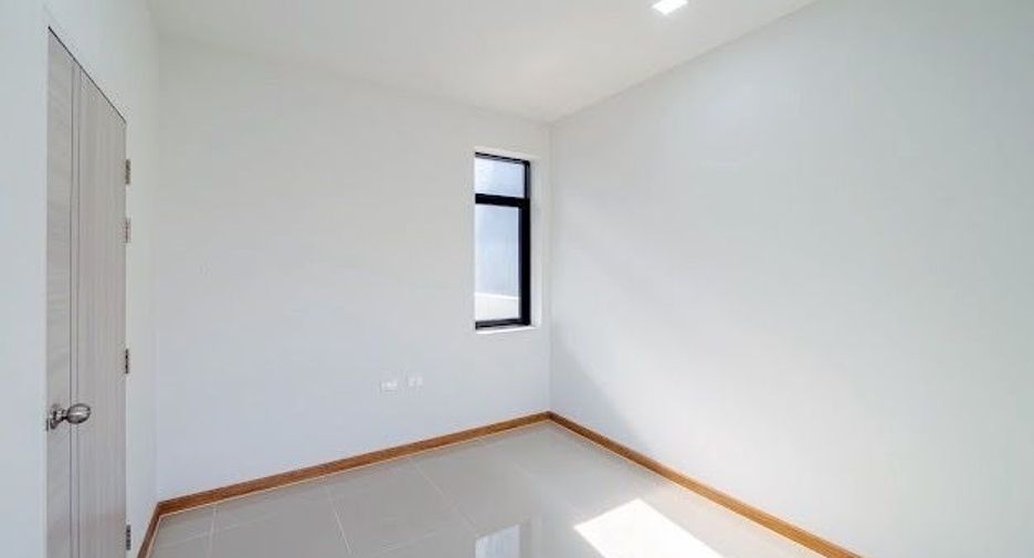 For sale 4 bedrooms house in Nong Chok, Bangkok