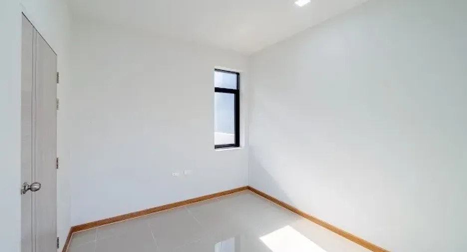 For sale 4 bedrooms house in Nong Chok, Bangkok