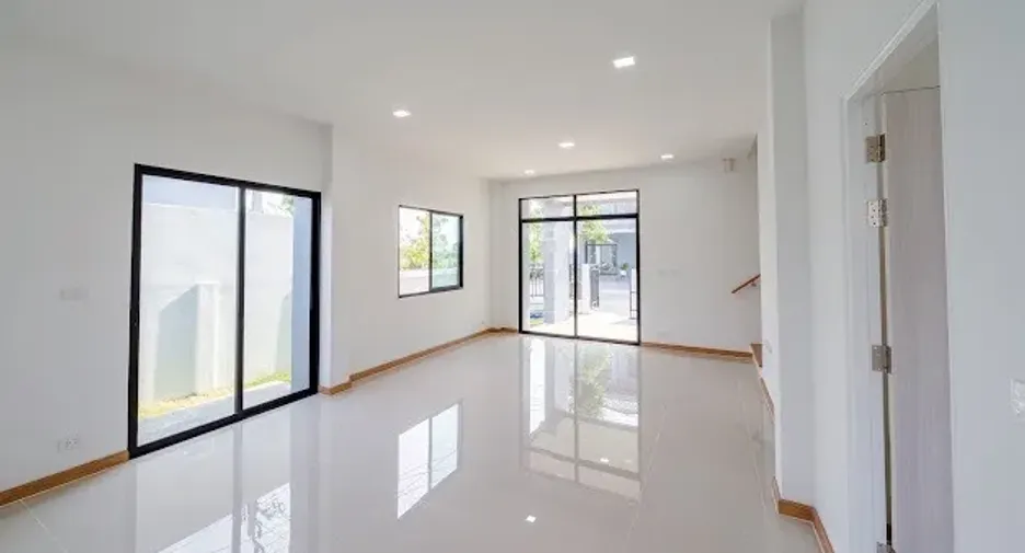For sale 4 bedrooms house in Nong Chok, Bangkok
